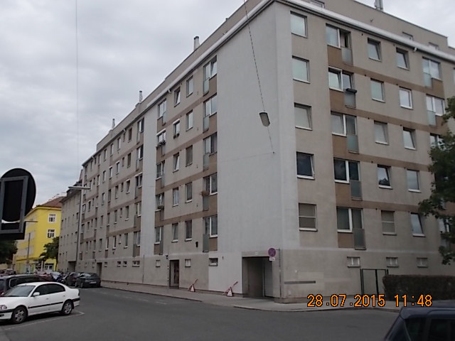 Außenfassade-Foto des Projekts Lorystraße vor der Sanierung